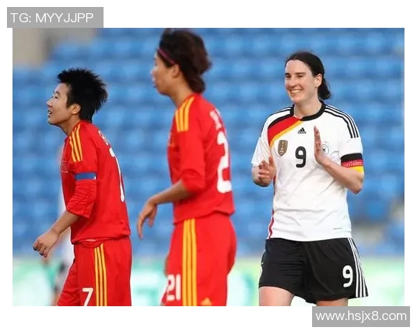 足球明星与爱侣携手共度甜蜜时光展现恩爱生活的真实瞬间 足球明星与爱侣携手共度甜蜜时光展现恩爱生活的真实瞬间